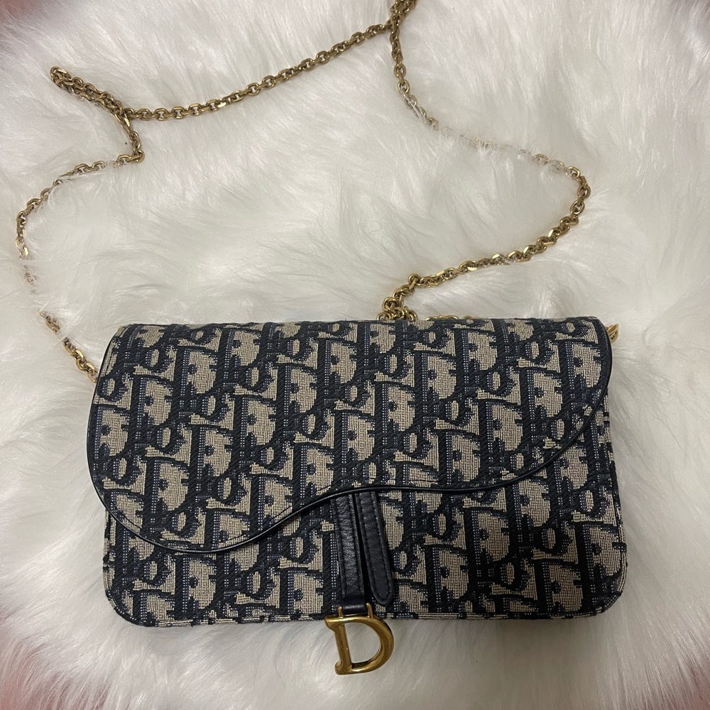 Dior Black and Cream Crossbody Bag with Iconic Style - Picture 3 of 3